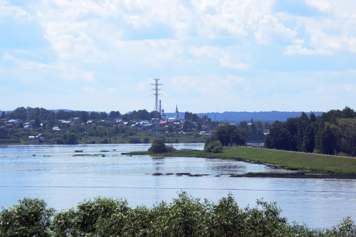 Вид на селищенскую церковь