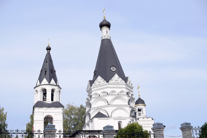 Богоявленская церковь в Красном